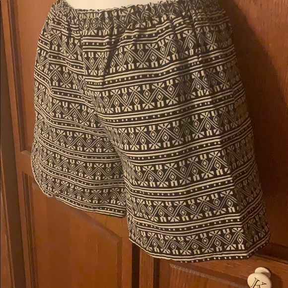 Patterned shorts - Picture 2 of 4